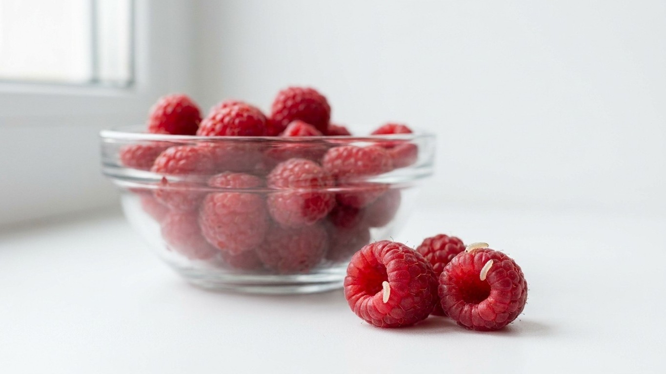 I left my autumn raspberries on the cane two extra days in August just to let them sweeten: when I tipped the punnet out, ...